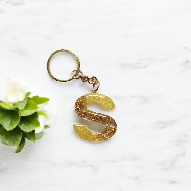 Shimmery Yellow Classic Resin Keychain with Gold Glitter - Alphabet C